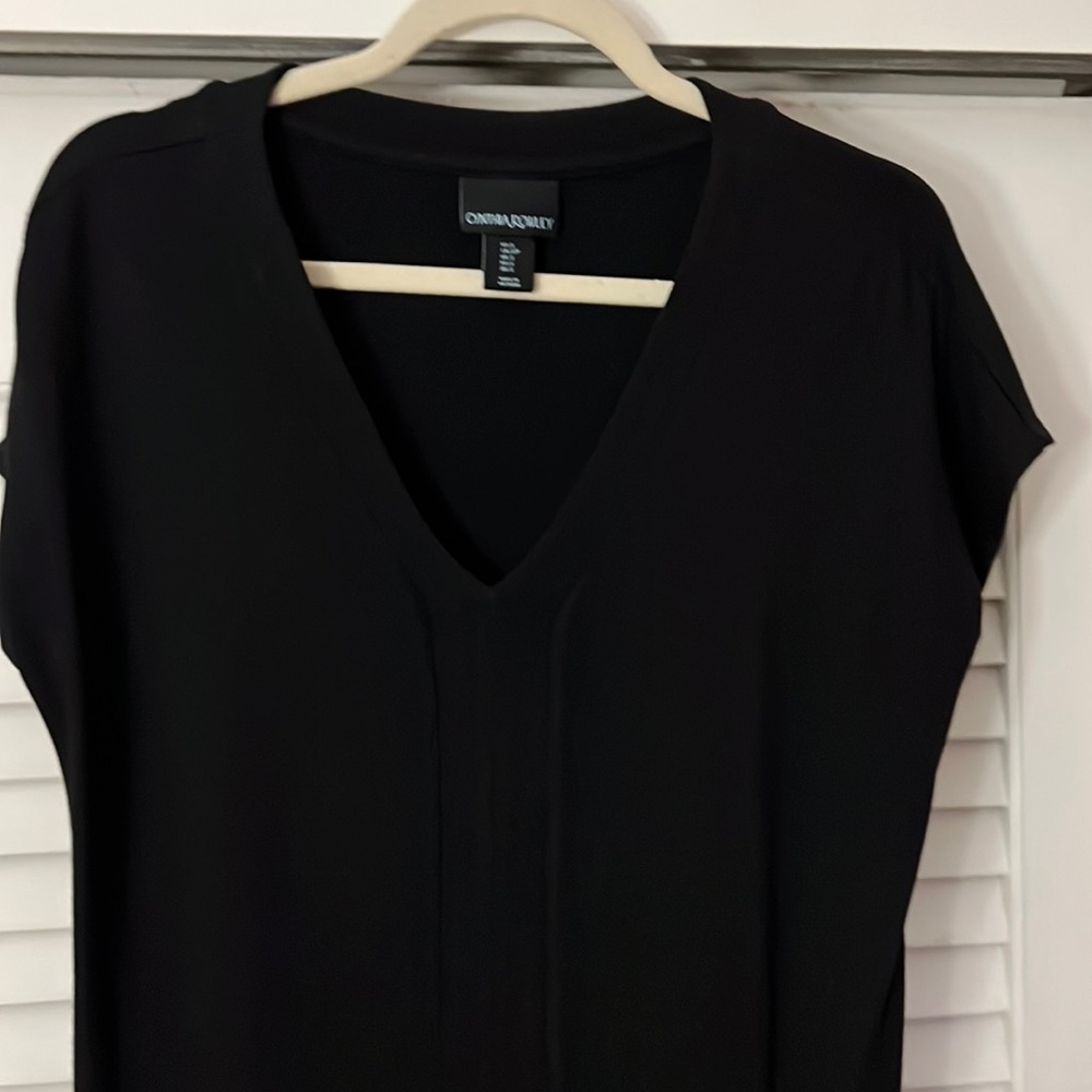 Classic shift dress V neck cap sleeve